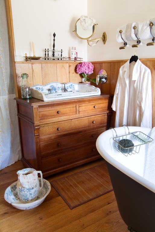 Chateau De La Roche Martel Bed & Breakfast Roiffe Room photo