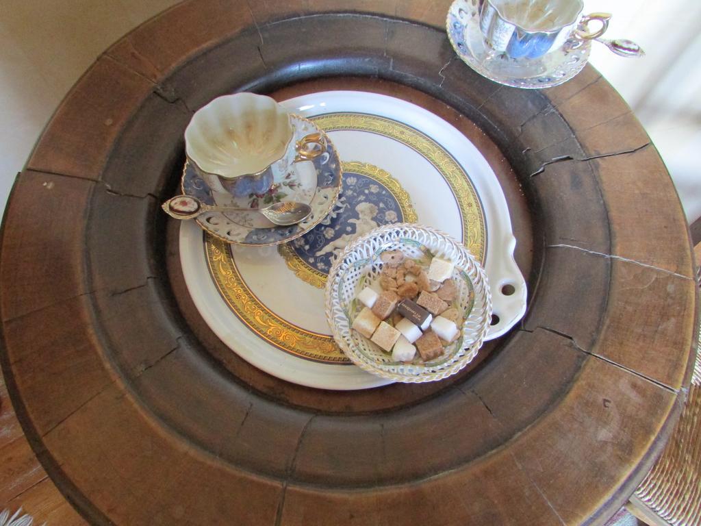 Chateau De La Roche Martel Bed & Breakfast Roiffe Room photo