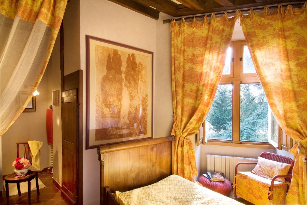 Chateau De La Roche Martel Bed & Breakfast Roiffe Room photo