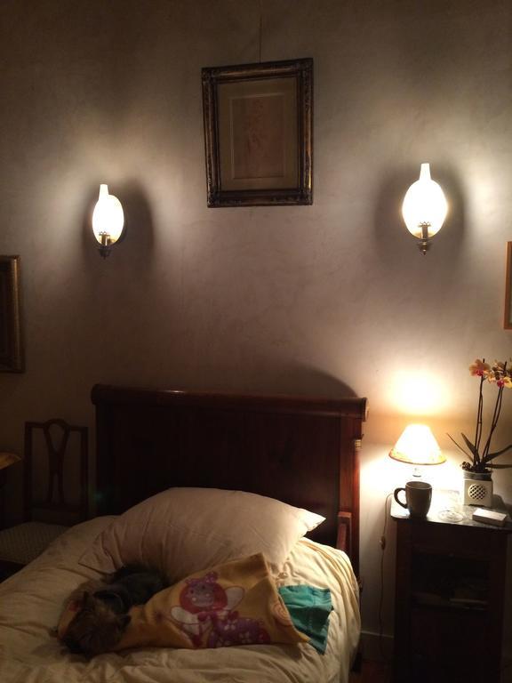 Chateau De La Roche Martel Bed & Breakfast Roiffe Room photo