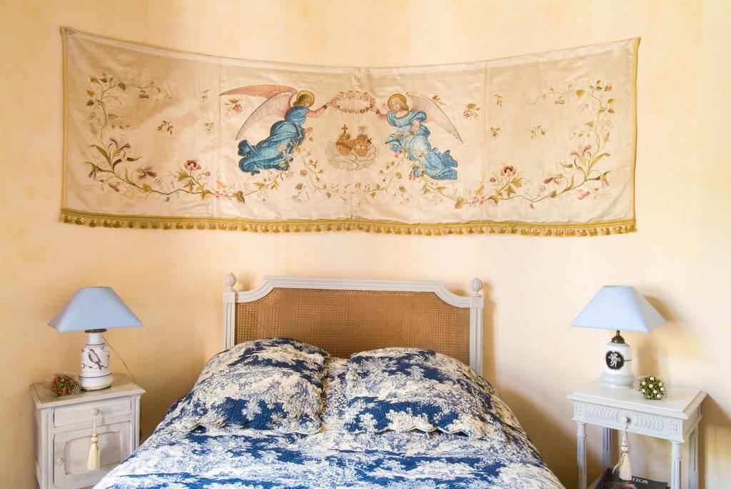 Chateau De La Roche Martel Bed & Breakfast Roiffe Room photo