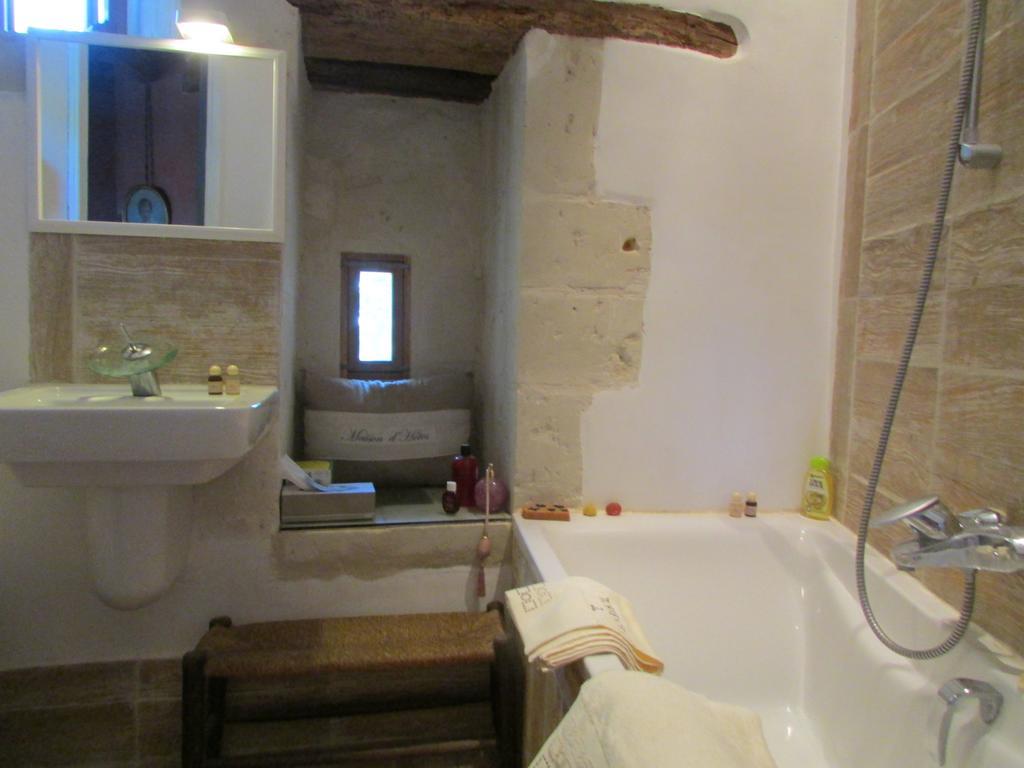 Chateau De La Roche Martel Bed & Breakfast Roiffe Room photo